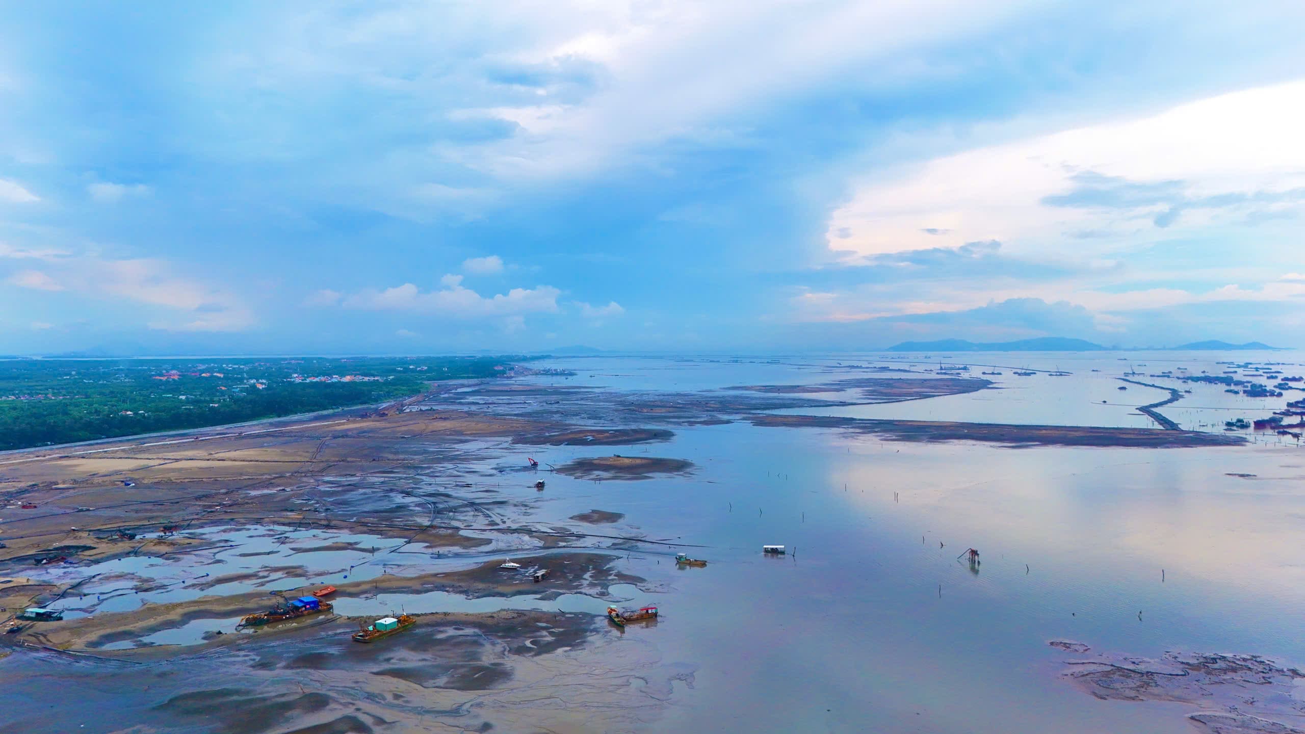 Tiến độ thi công