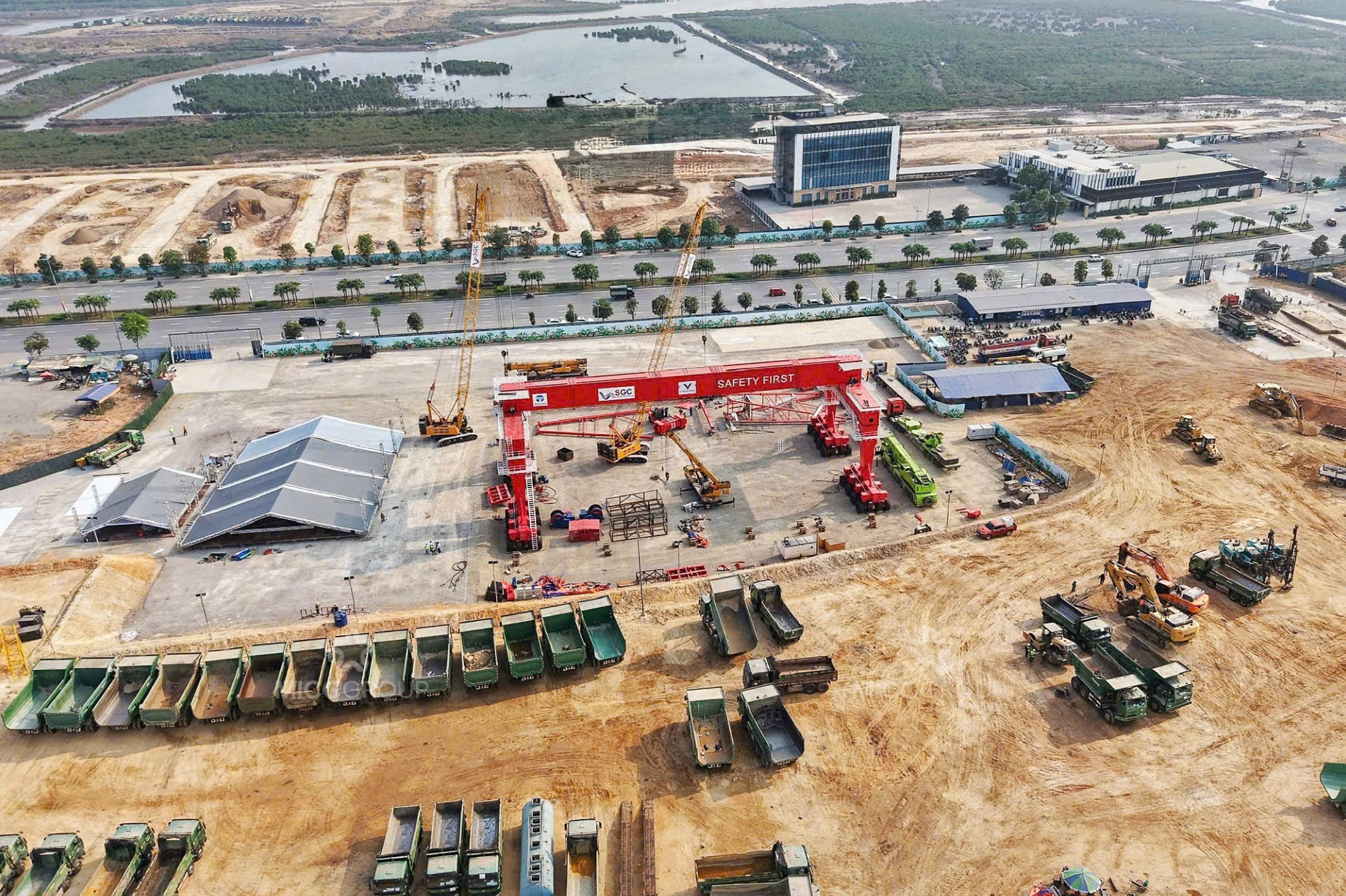 (2)